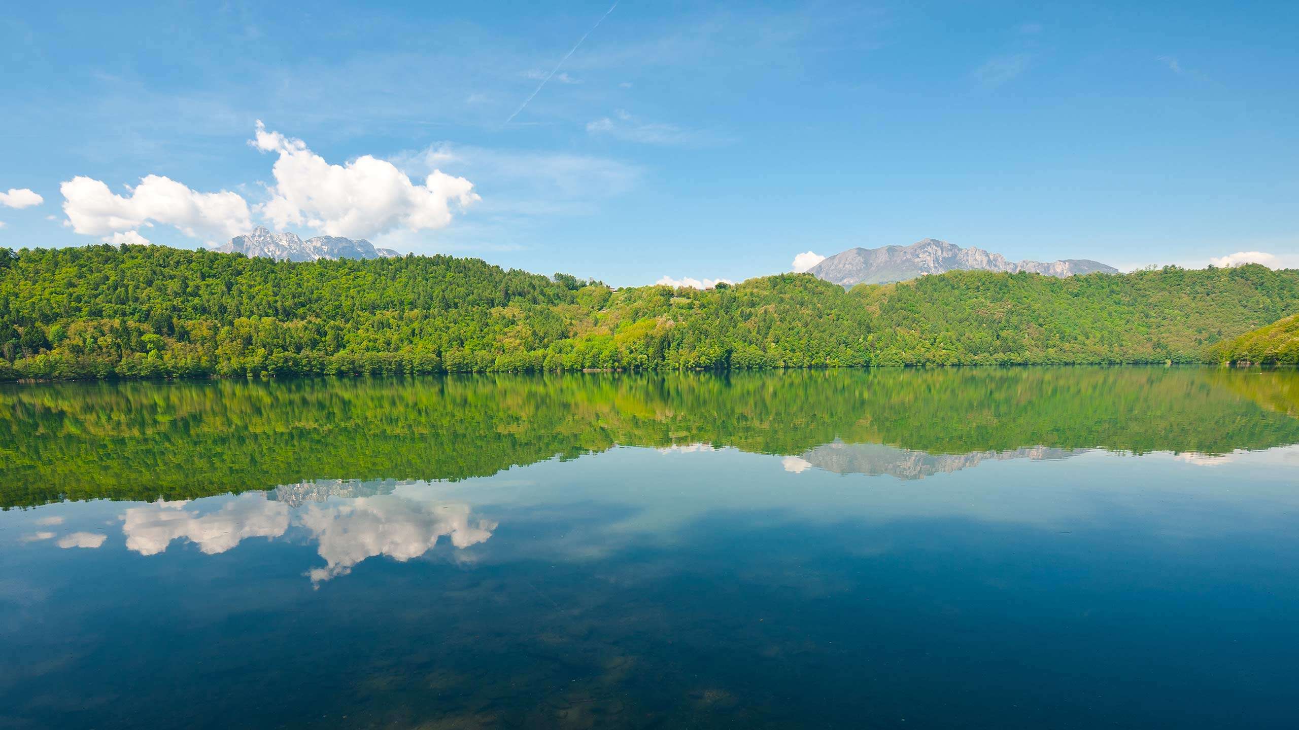 Deluxe Italy Trentino Walk & E-Bike 6D5N (Lakes, Mountains, & Authentic Alpine Culture), Fully Guided