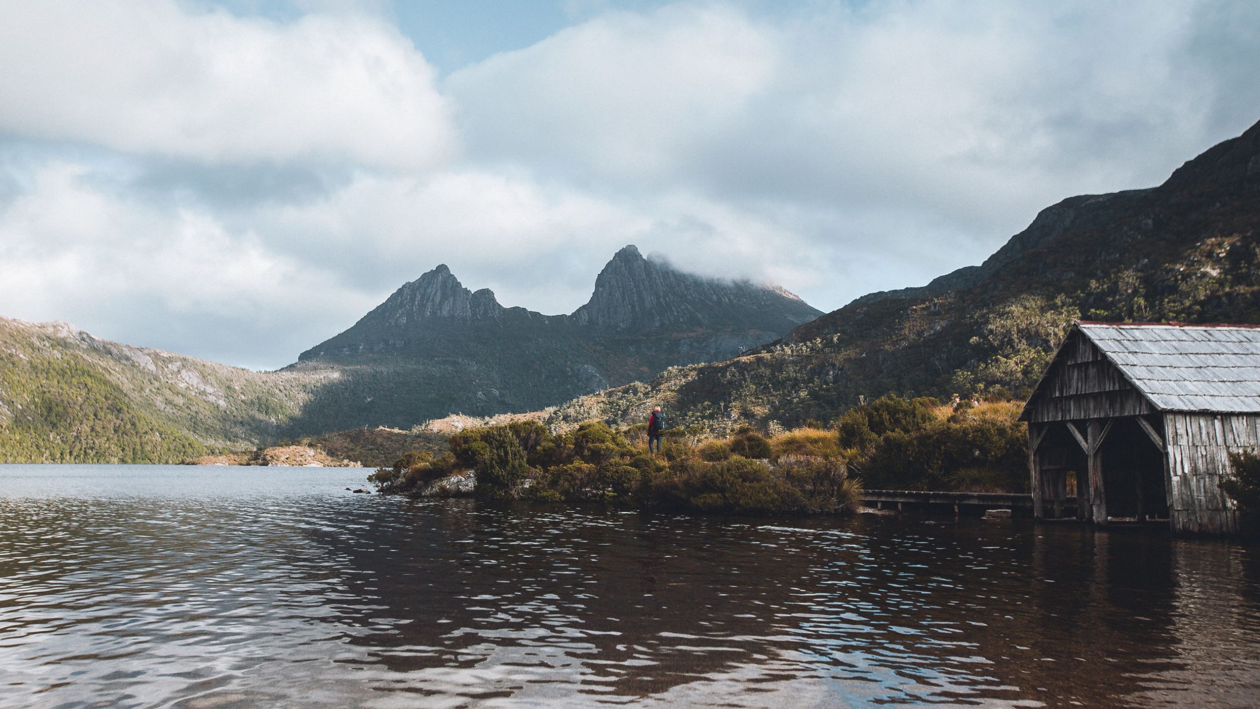 Dove Lake Circuit Hike Boatshed