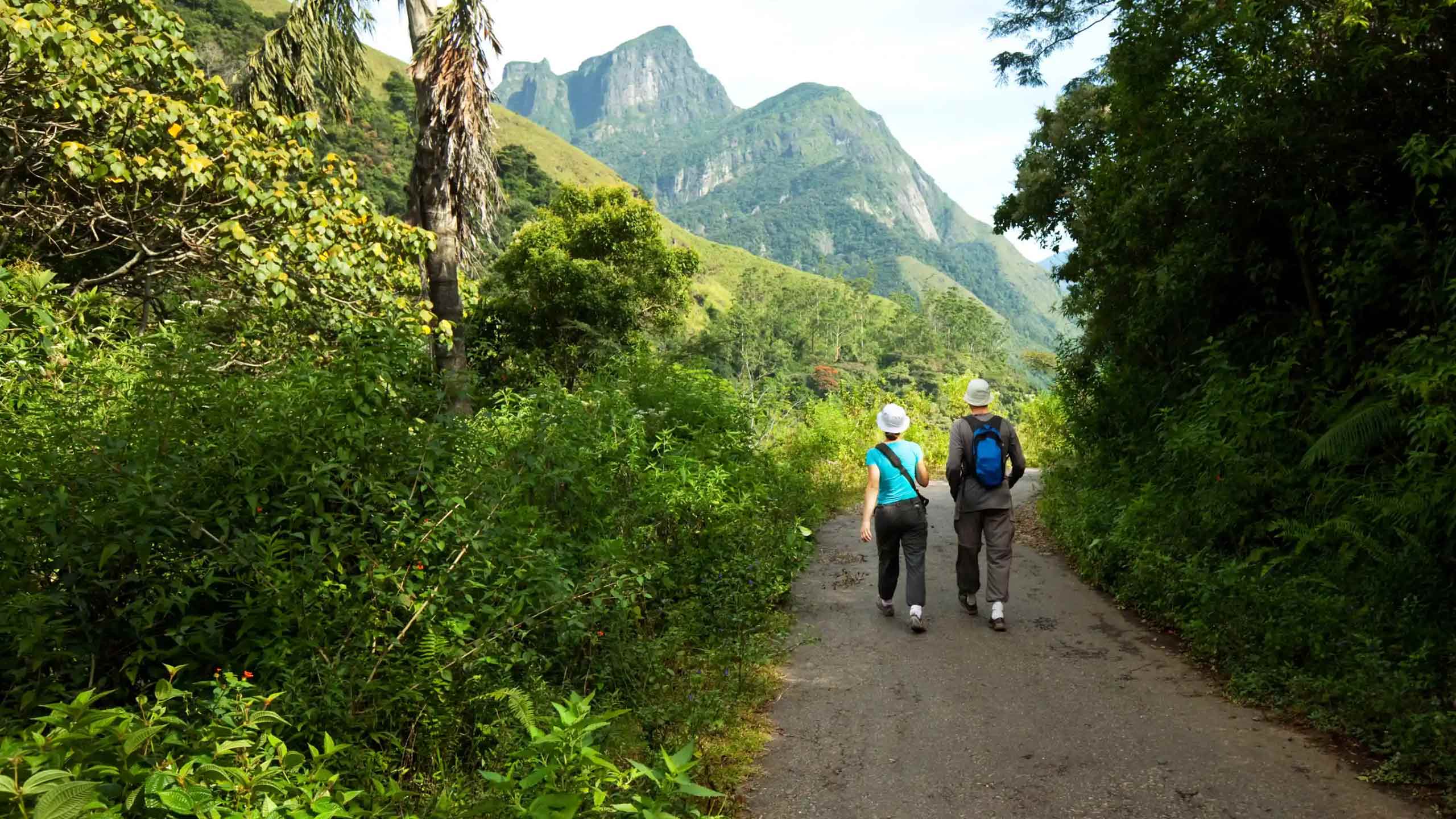 hike-on-sri-lanka-shutterstock100320071