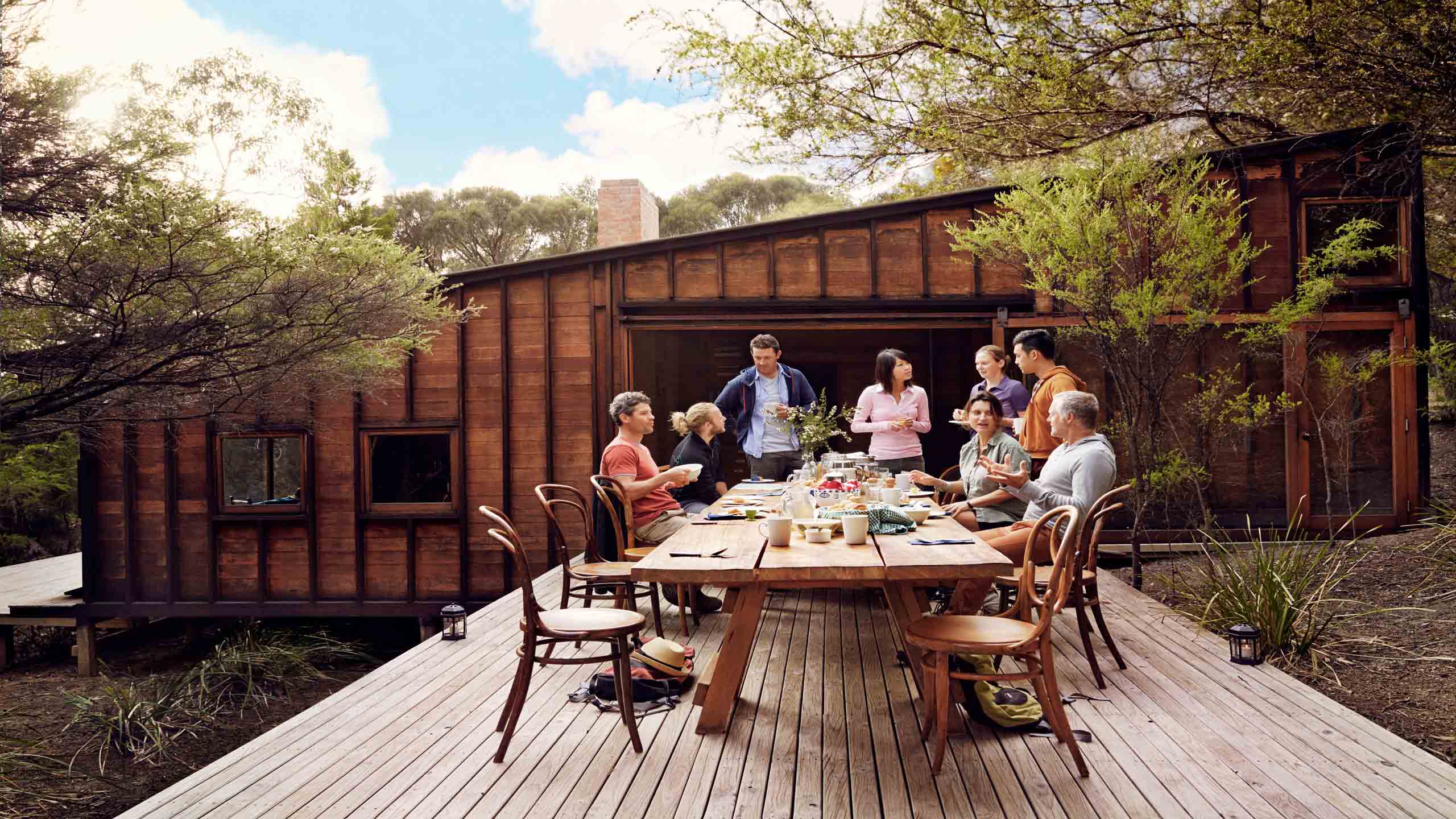 freindly-beaches-lodge-Freycinet-Experience-Walk-dining