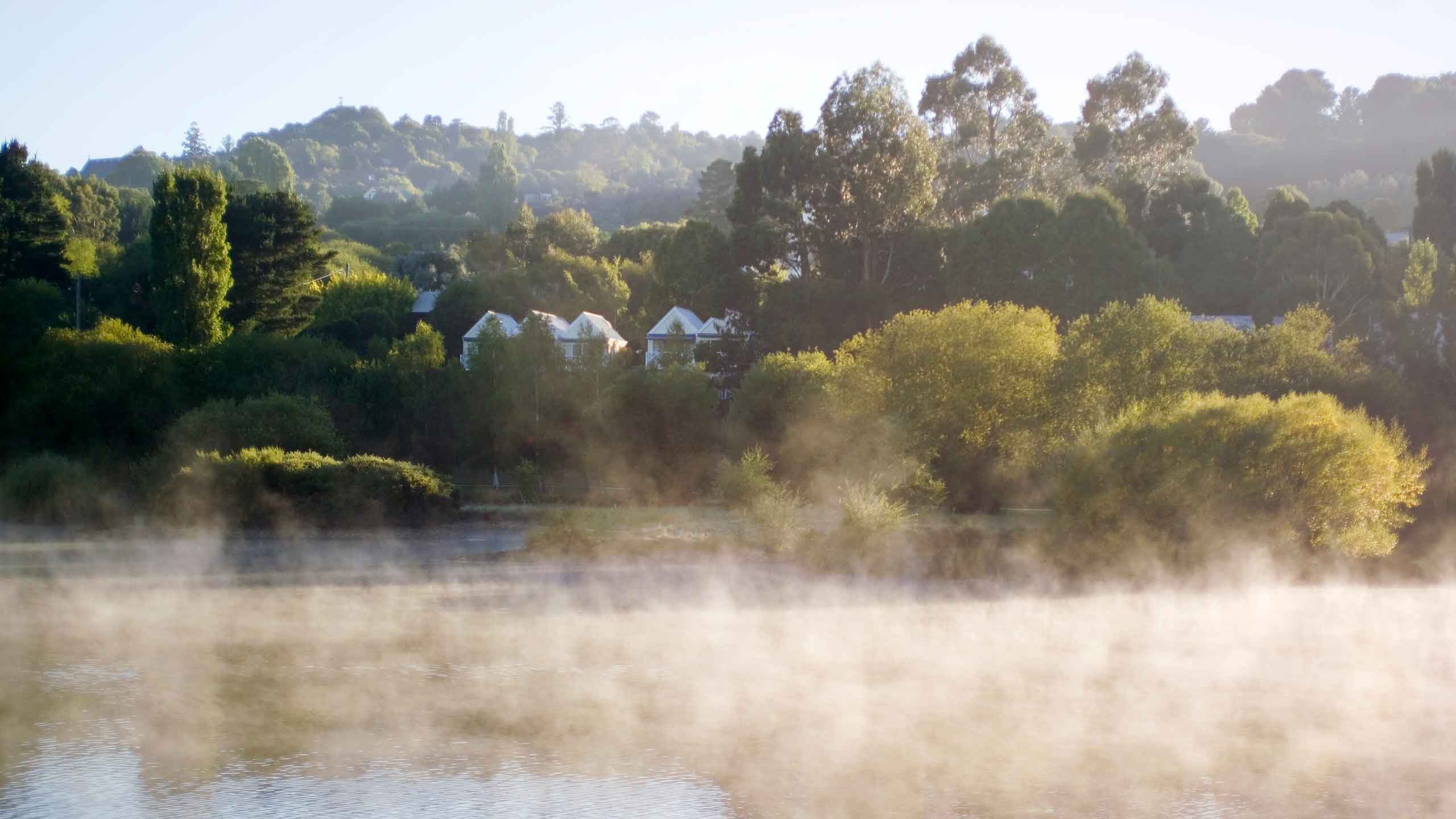 lake-house-daylesford-victoria-luxury-landscape