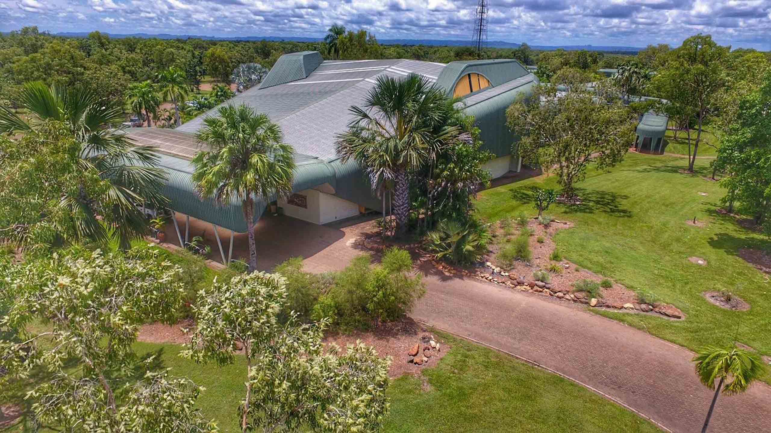 mercure-kakadu-crocodile-hotel-northern-territory-exterior