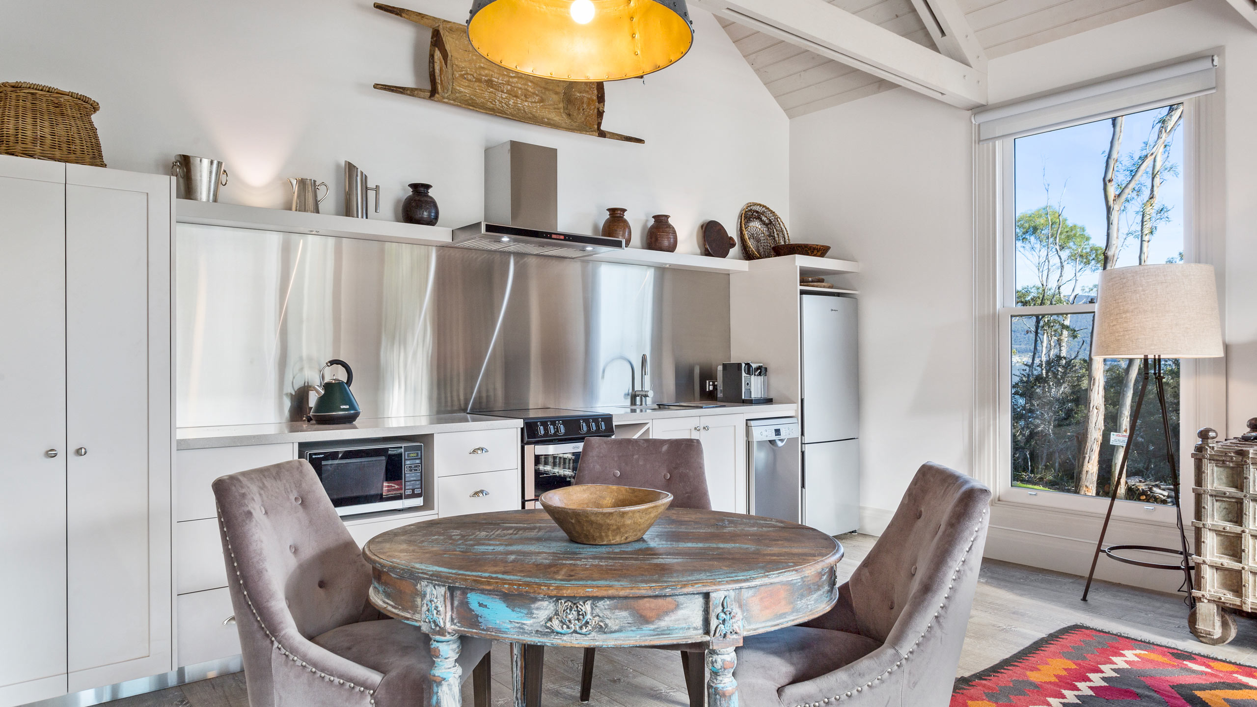 the-peninsula-the-boat-house-dover-tasmania-kitchen-and-table