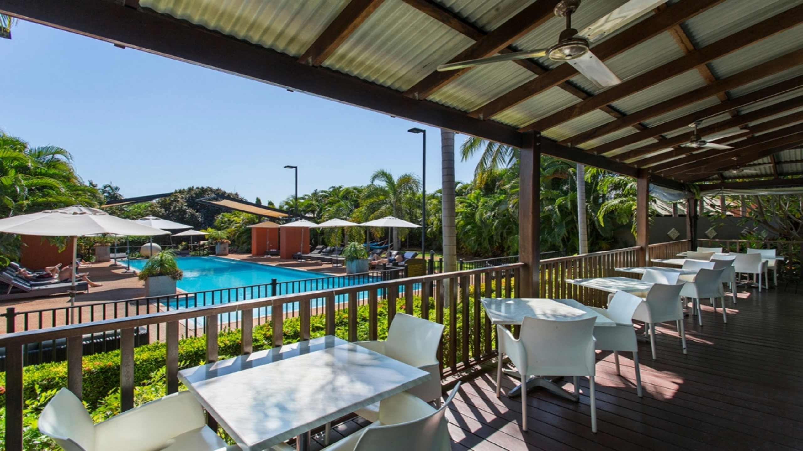 the-pearle-of-cable-beach-broome-western-australia-luxury-resort-pearl-cafe-overlooking-pool