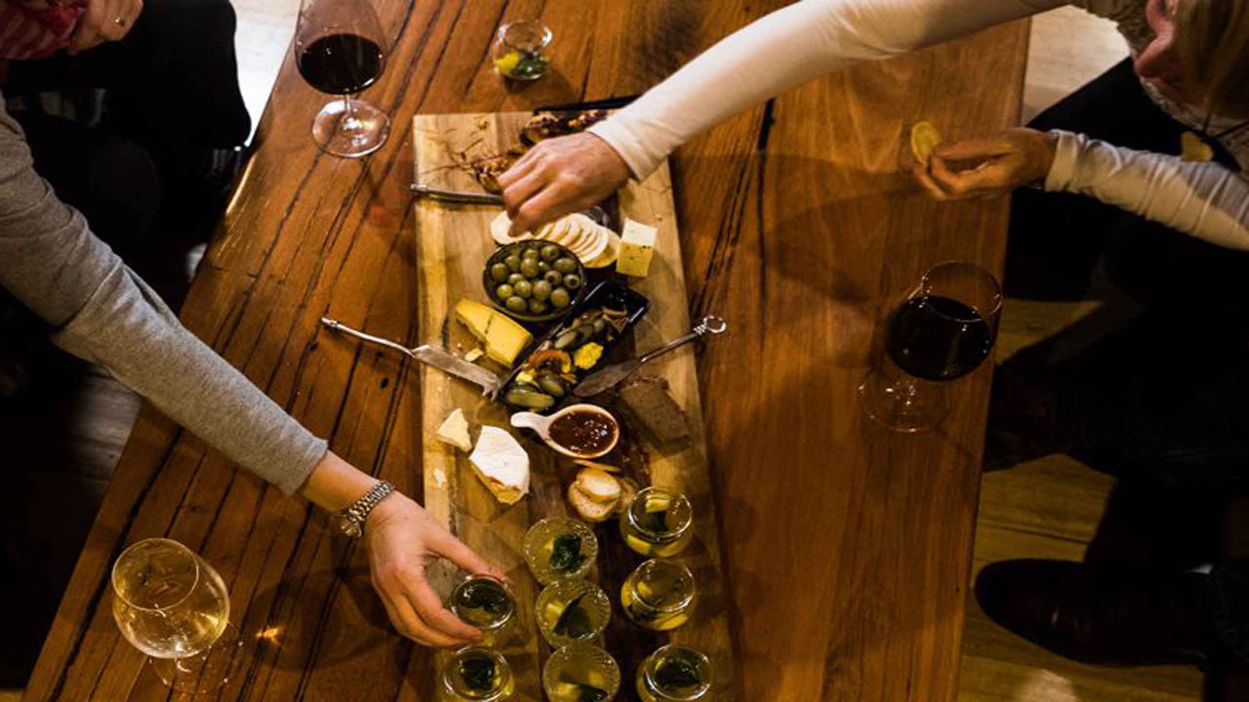 twelve-apostles-lodge-great-ocean-walk-victoria-australia-grazing-board