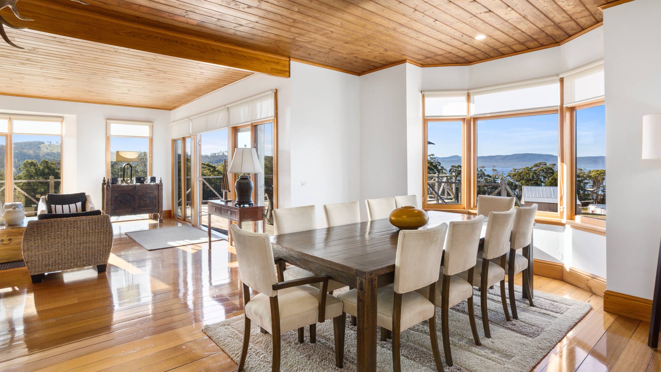 cape-lodge-luxury-accommodation-tasmania-australia-dining-room