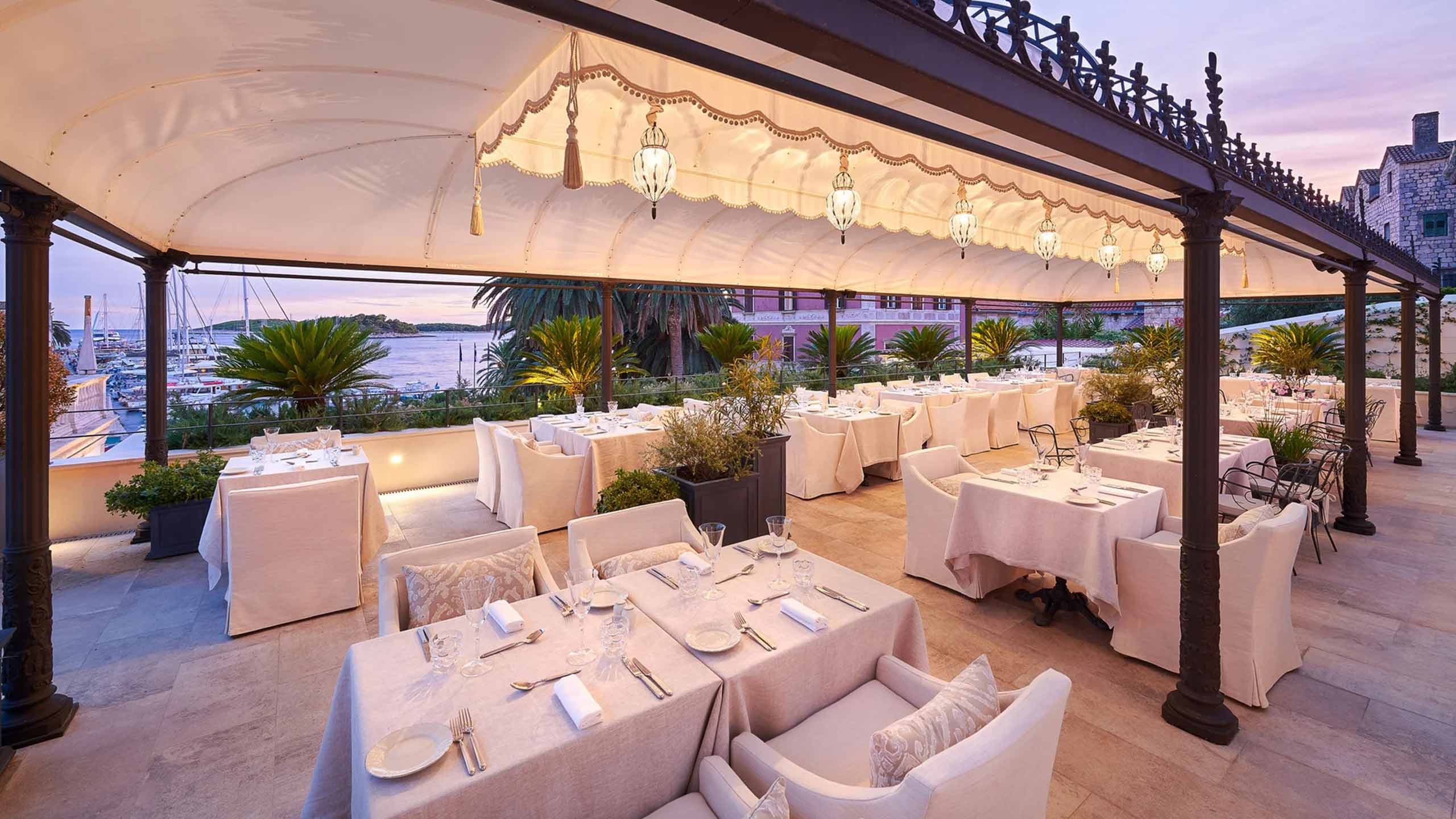 outdoor-dining-palace-elisabeth-hvar-croatia
