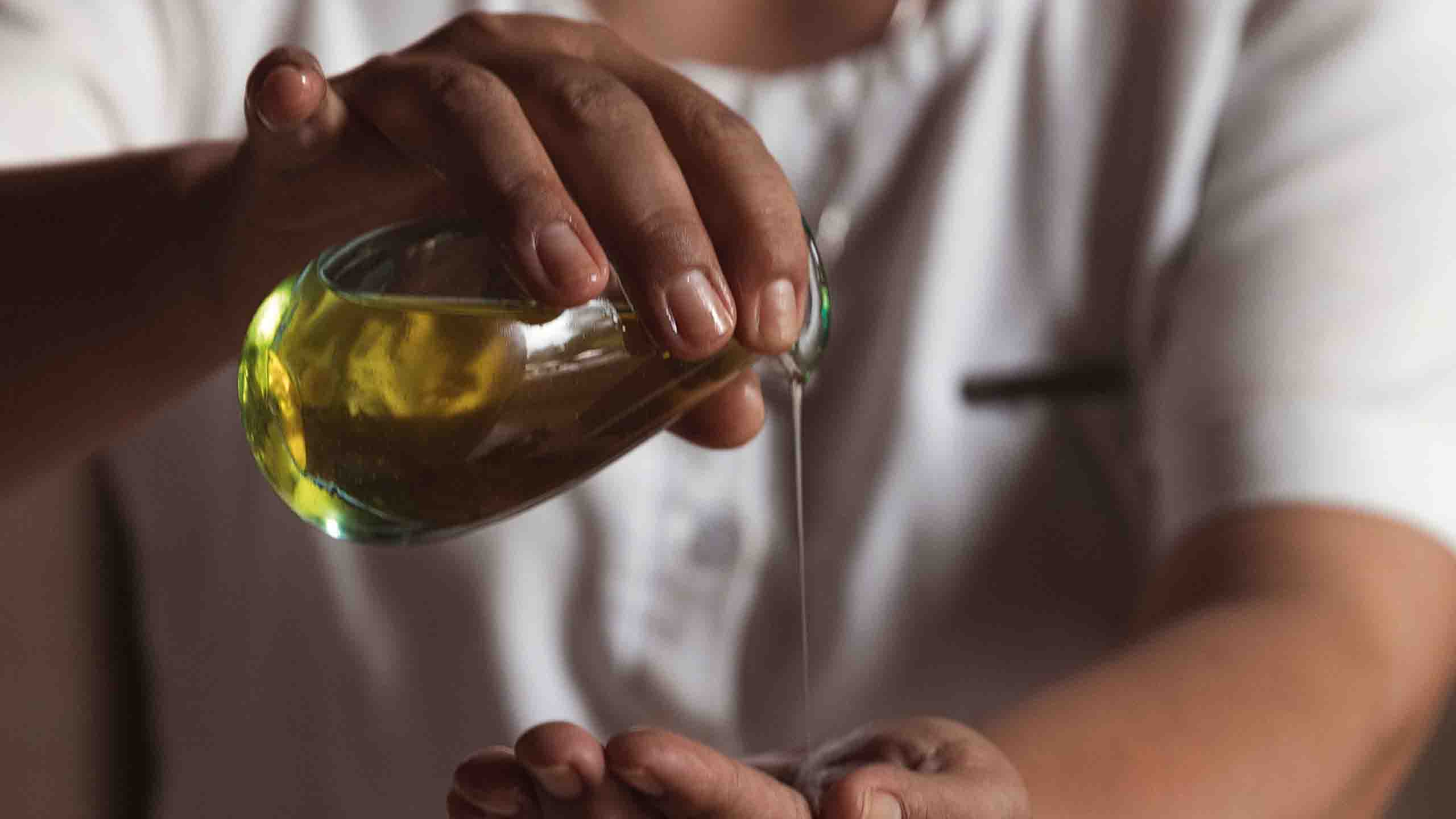 spa-oil-amantaka-laos
