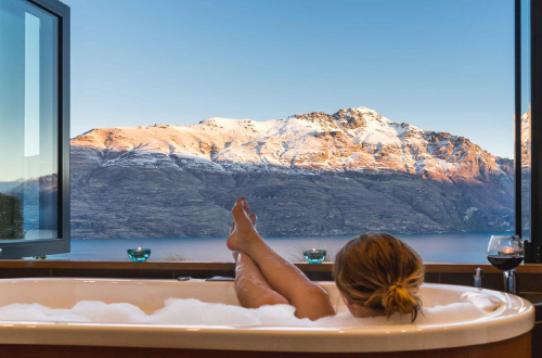 azur-lodge-bath-with-a-view.jpg
