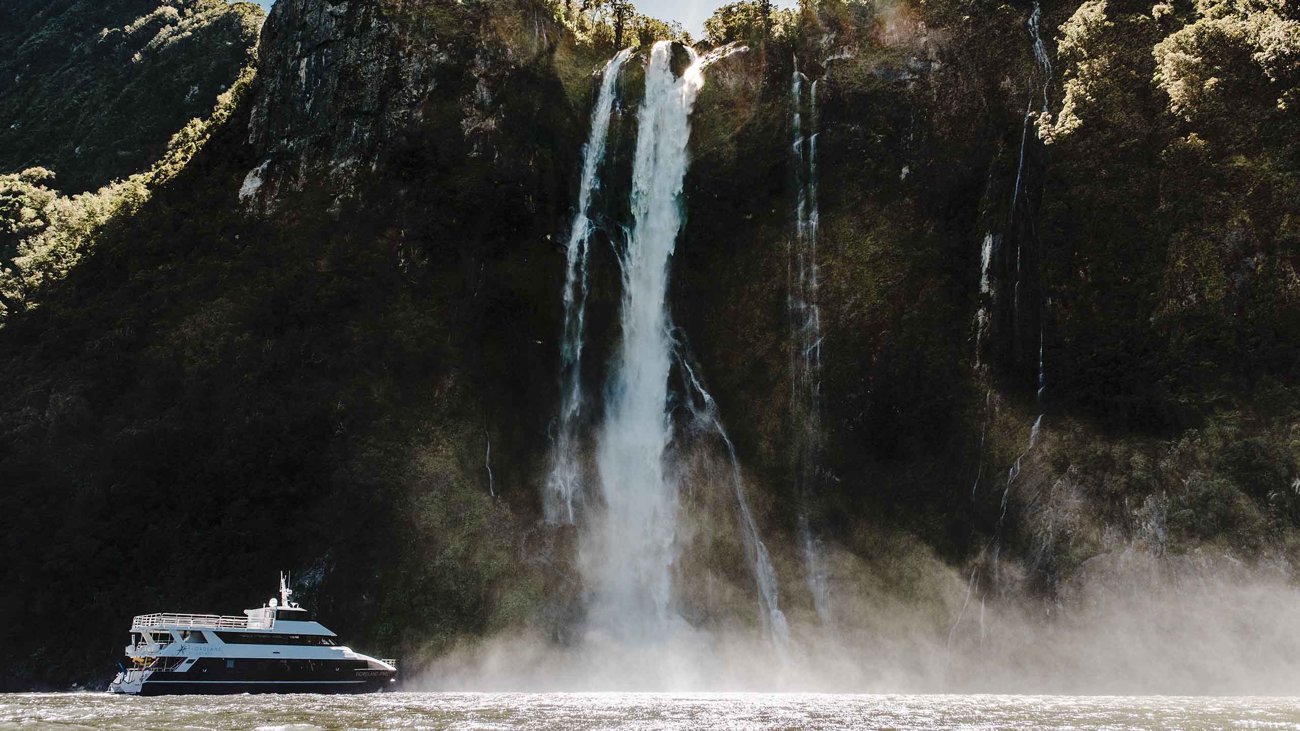 fiordland-jewel-milford-sound-new-zealand-exterior-view