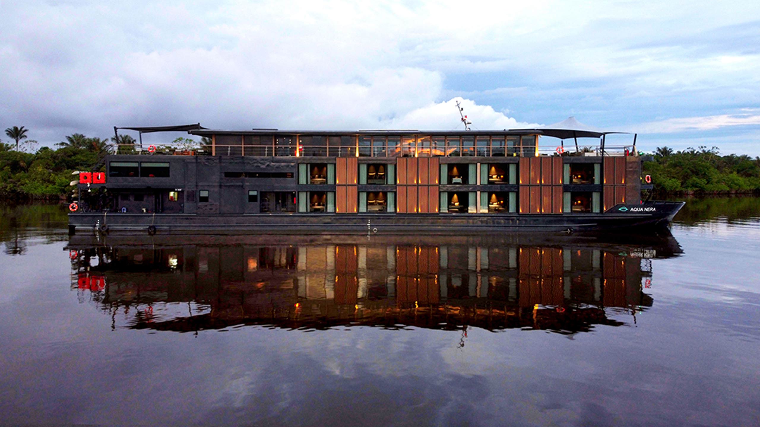 aqua-nera-exterior-side