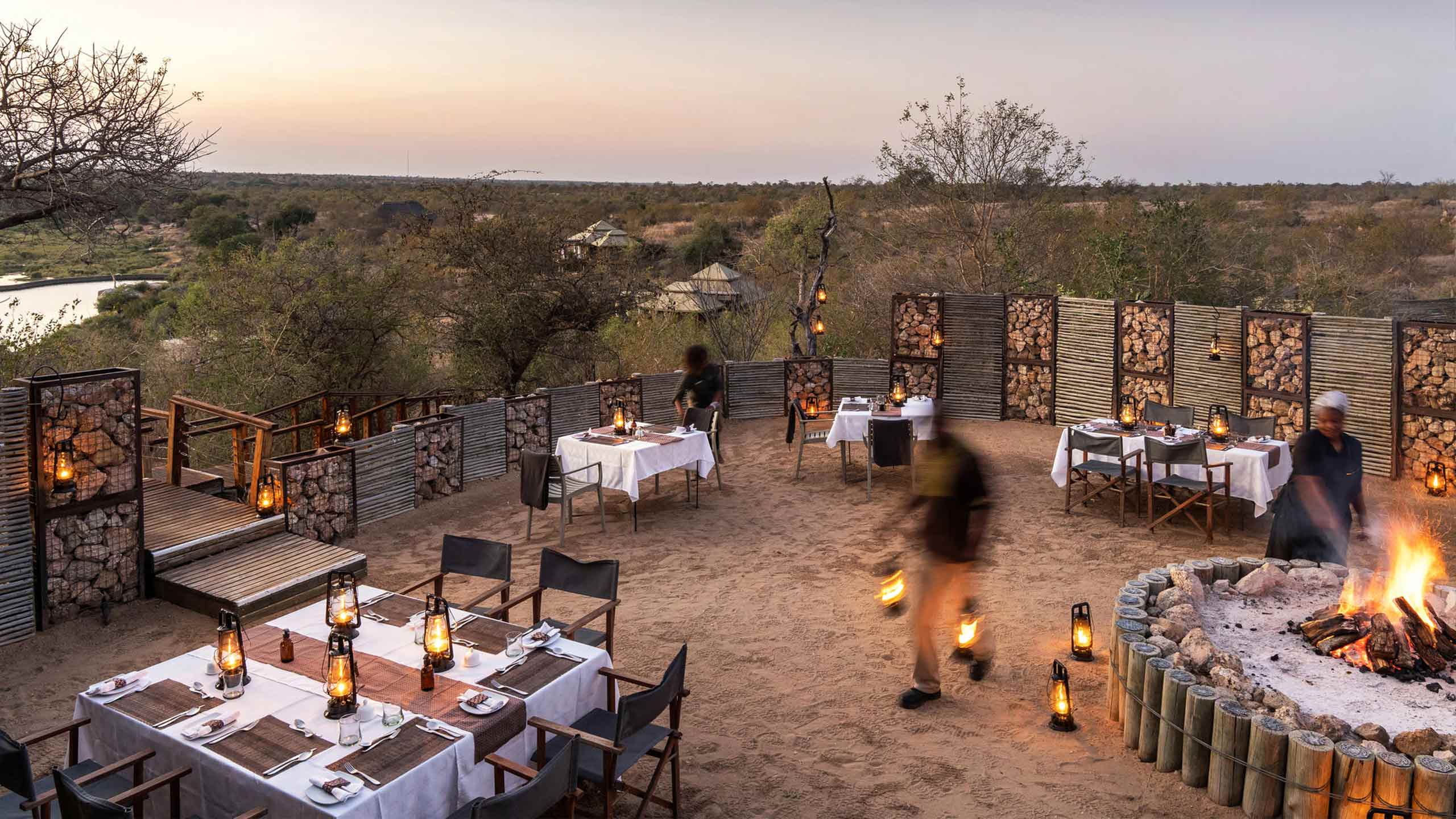 simbavati-hilltop-lodge-timbavati-game-reserve-south-africa-outdoor-dining