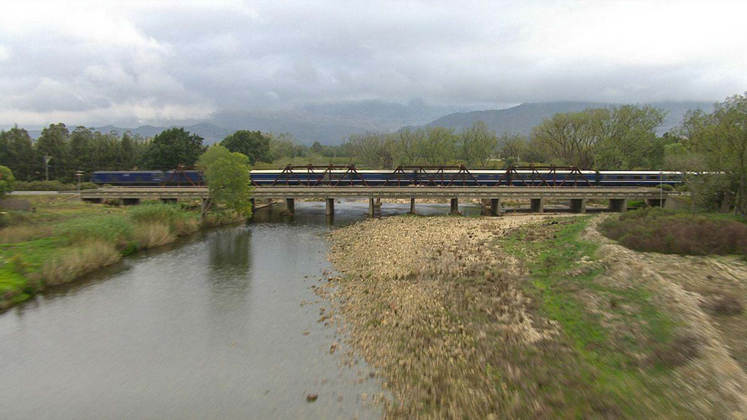 the-blue-train-south-africa-river