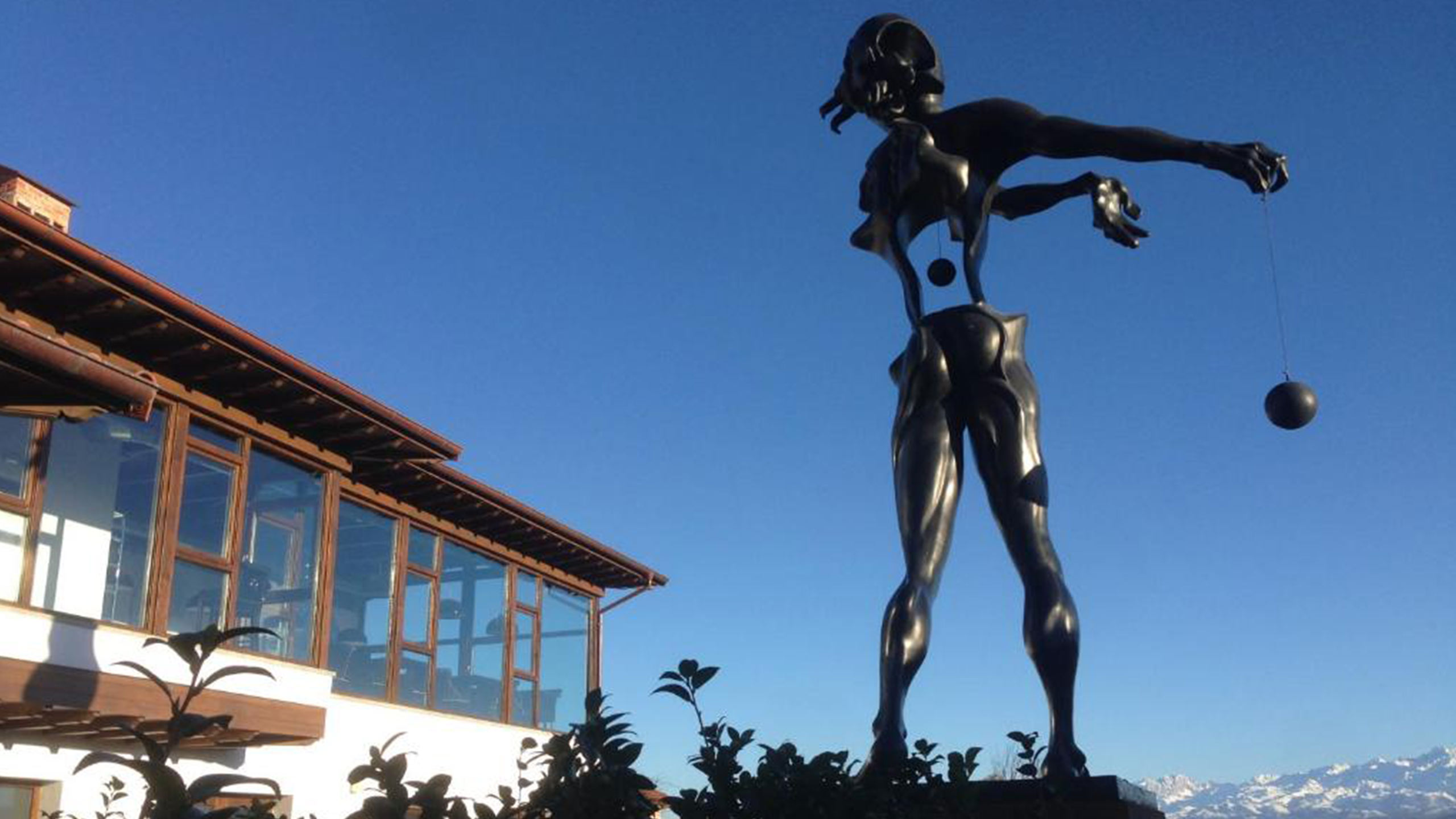 art-sculpture-puebloastur-eco-resort-hotel-and-spa-cofino-asturias-spain-bookingcom