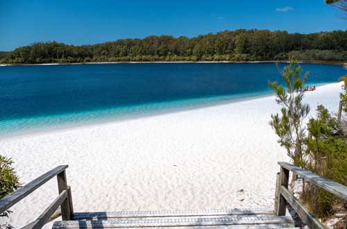 queesnland-australia-fraser-island-lake-mckenzie-stairs