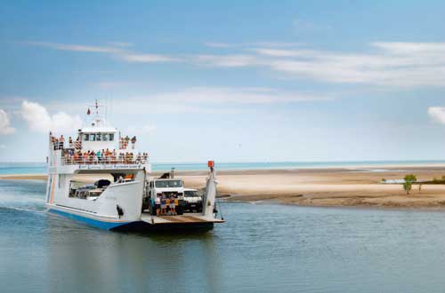 queesnland-fraser-island-river-heads-to-fraser-island-barge-australia
