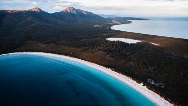 wineglass-bay-tasmania-australia