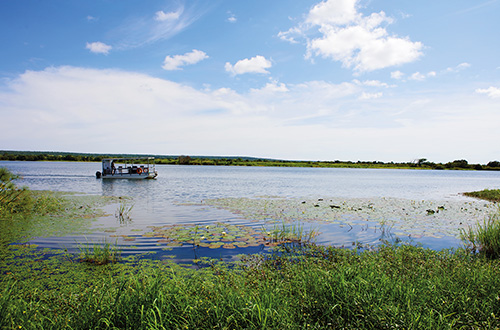 victoria-falls-boat