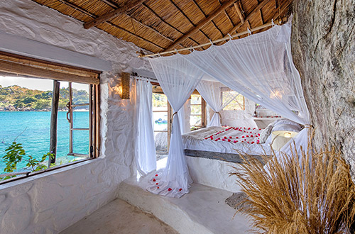 bedroom-in-cove