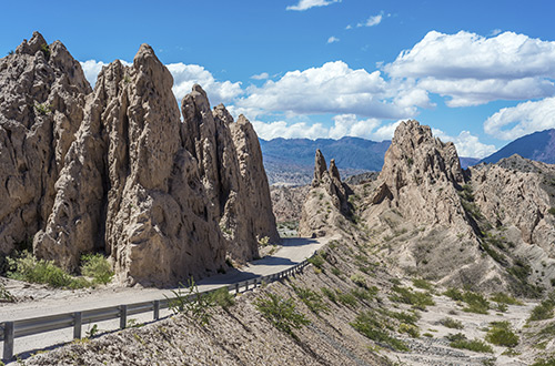 famous-route-40-las-flechas-gorge-salta-argentina-shutterstock148675889