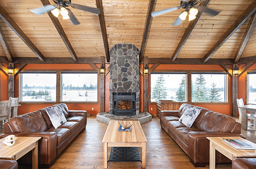 nanuk-polar-bear-lodge-lounge
