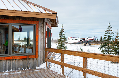 nanuk-polar-bear-lodge-plane