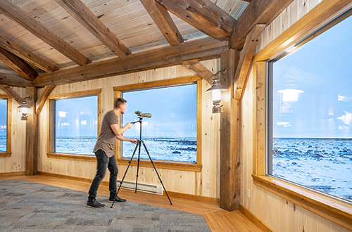 seal-river-heritage-lodge-upper-lounge