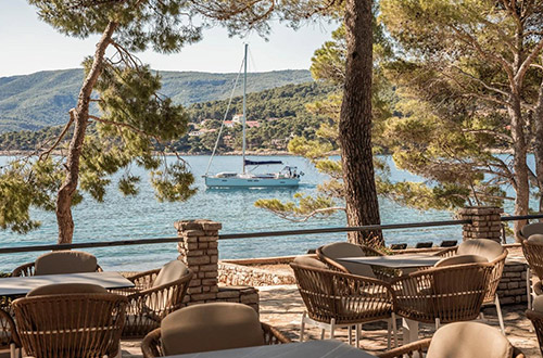 alfresco-dining-aminess-younique-senses-resort-hvar-croatia