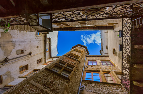 lyon-france-traboules