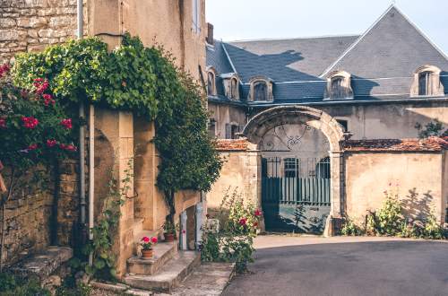 flavigny-sur-ozerain-burgunday-france