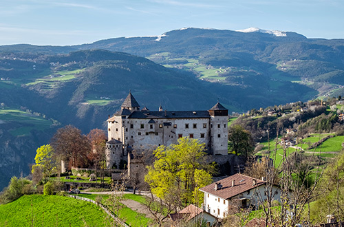 prosels-castle-vols-am-schlern-italy