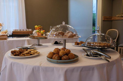 la-pieve-hotel-pisogne-lake-iseo-lombardy-italy-brakfast-bread