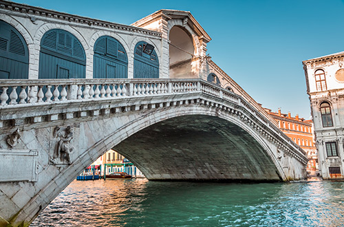 view-of-the-rialto-bridge-venice-veneto-italy-shutterstock225924556