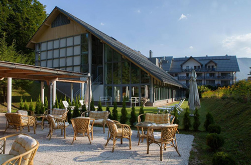 alfresco-lounge-hotel-jezero-ribcev-laz-bohinj-slovenia-bookingcom