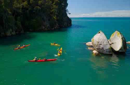 Abel-Tasman-kayaking-split-apple-rock-new-zealand