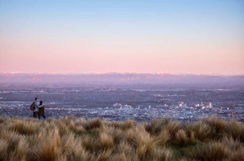 christchurch-city-south-island-new-zealand-morning-sunrise-couple-view