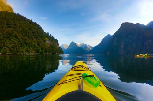 milford-sound-south-island-new-zealand-kayak