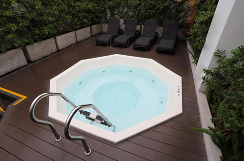 casa-andina-select-miraflores-hot-tub