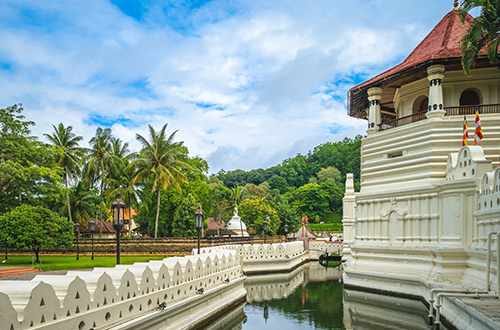 temple-of-the-sacred-tooth-relic-kandy-central-province-sri-lanka