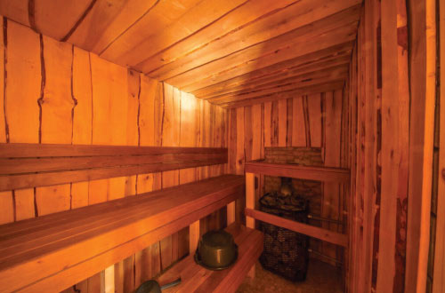 sweden-arctic-circle-rajamaa-winter-sauna