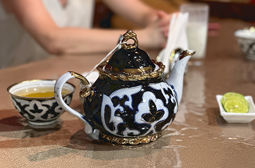 traditional-uzbek-tea-shutterstock2366700427