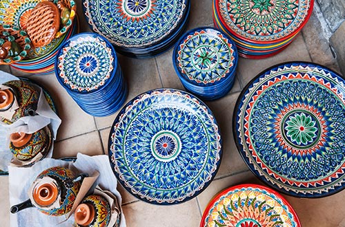 uzbek-plates-and-ceramic-dishes-shutterstock2483612503