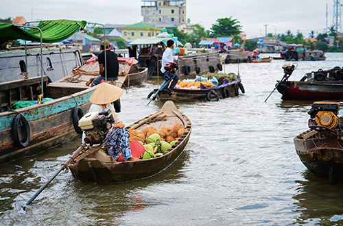 floating-market-can-tho-vietnam