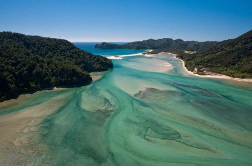 abel-tasman-walk-national-park-new-zealand-waterway