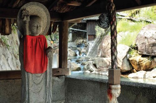 kumano-kodo-walk-Yunomine-Onsen