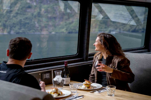 Milford-Sound-Luxury-Overnight-Cruise-Dinning