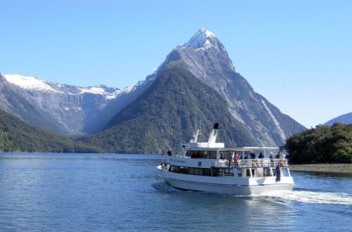 milford-sound-south-island-new-zealand-cruise