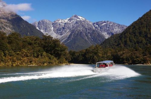 queenstown-south-island-new-zealand-jet-boat-adventure