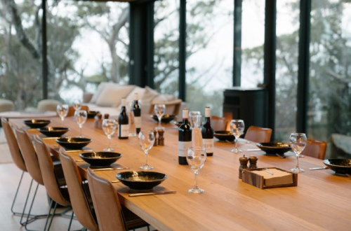 three-capes-lodge-walk-dining