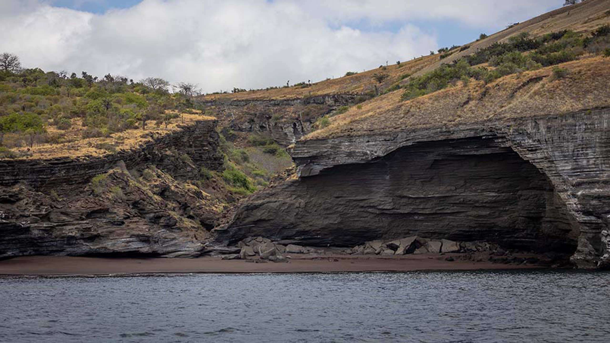 Luxury Aqua Mare West Galapagos Superyacht Expedition (Santa Cruz Island to Baltra Island) 8D7N